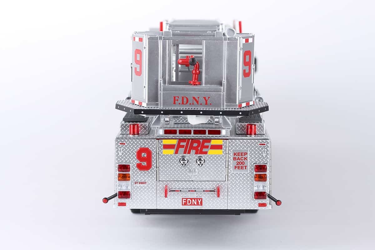 Camion de Pompiers Américains FDNY 156 - PCX870234 - HO 1/87