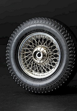Constructing the spokes and fitting tyres on a 1:8 scale wheel Image